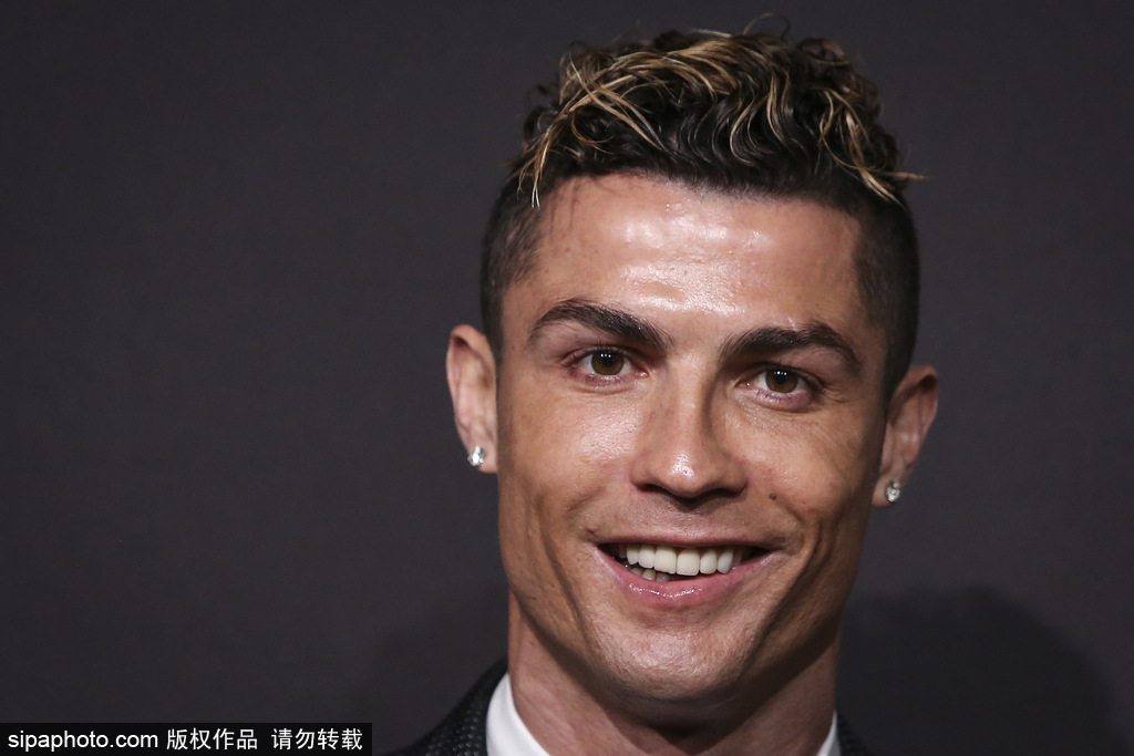 持球后的两 持球后的两